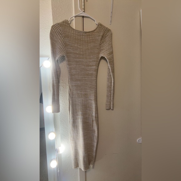 Color tan - Picture 2 of 3